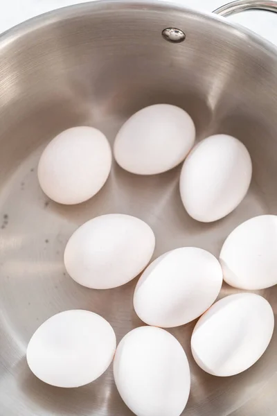 Huevos Blancos Hirviendo Una Olla Para Preparar Huevos Duros — Foto de Stock