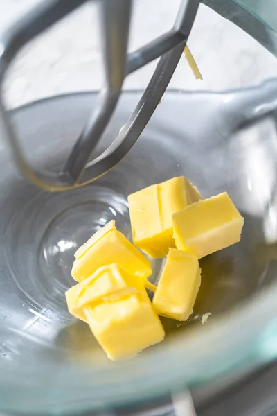 Mengen Van Ingrediënten Een Keuken Stand Mixer Zachte Havermout Rozijnen — Stockfoto