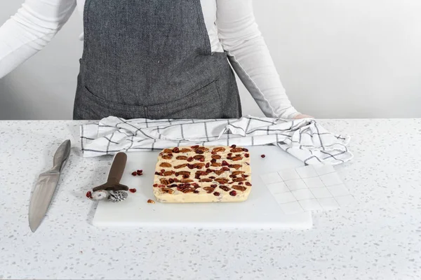 Scoring White Chocolate Cranberry Pecan Fudge Cutting Small Pieces — Stock Photo, Image