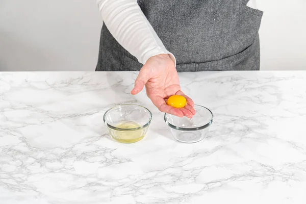 Separating Egg Whites Egg Yolks Hands Small Bowls — Stock Photo, Image