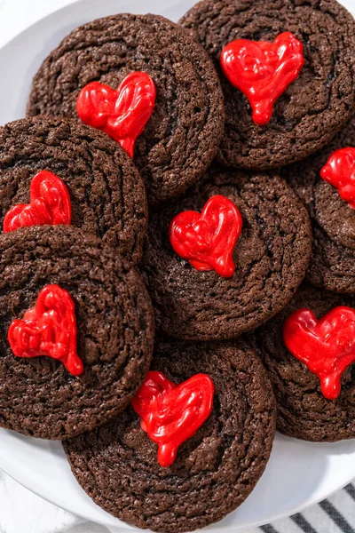 Свежеиспечённое Шоколадное Печенье Шоколадными Сердцами День Святого Валентина — стоковое фото