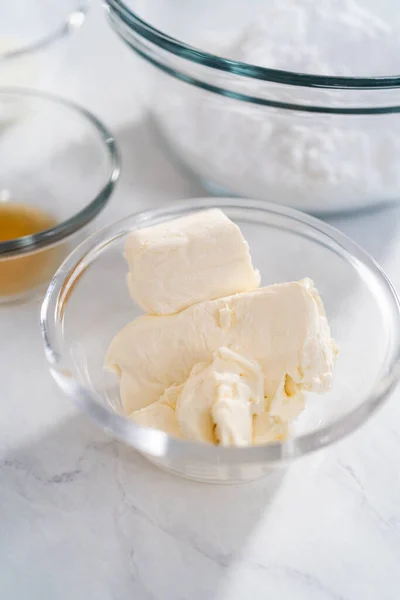 Measured Ingredients Glass Mixing Bowls Make Cream Cheese Glaze — Zdjęcie stockowe