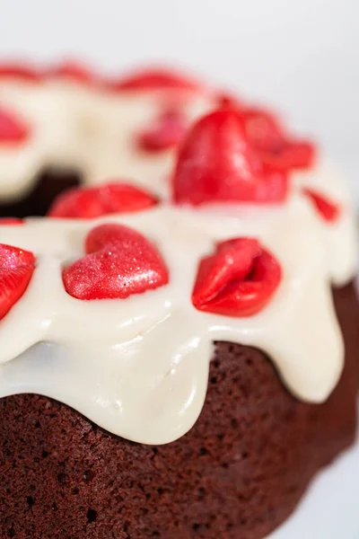 Freshly Baked Red Velvet Bundt Cake Chocolate Lips Hearts Cream — Stockfoto