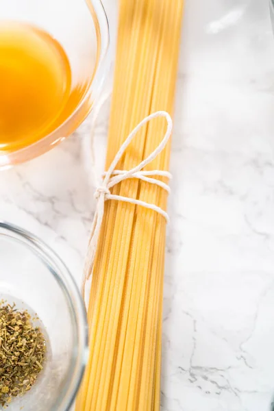 Measured Ingredients Glass Mixing Bowls Prepare Garlic Shrimp Pasta Spinach — Stock Photo, Image