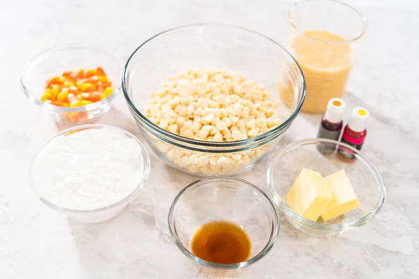 Ingredientes Medidos Tigelas Mistura Vidro Para Fazer Doce Milho Fudge — Fotografia de Stock