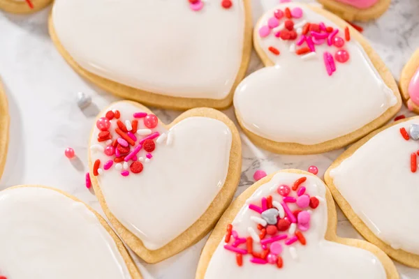 Decorating Heart Shaped Sugar Cookies Pink White Royal Icing Valentines — Stock Photo, Image