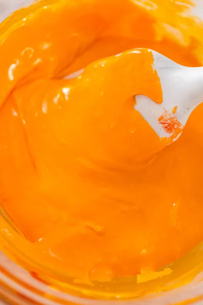 Mélange Colorants Alimentaires Orange Jaune Dans Chocolat Fondu Pour Préparer — Photo