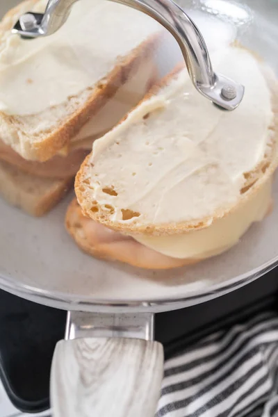 Приготувати Бутерброд Сиром Грилі Сковороді — стокове фото