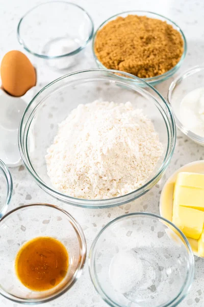 Measured Ingredients Glass Mixing Bowls Make Dulce Leche Cupcakes — Stock Photo, Image