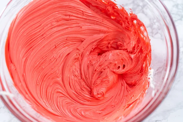 Mischen Lebensmittelfarbe Die Laden Gekaufte Vanille Buttercreme Zuckerguss — Stockfoto