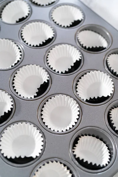 Scooping Cupcake Batter Dough Scoop Baking Pan Liners Bake American — Stockfoto
