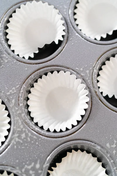 Scooping Cupcake Batter Dough Scoop Baking Pan Liners Bake American — Stockfoto