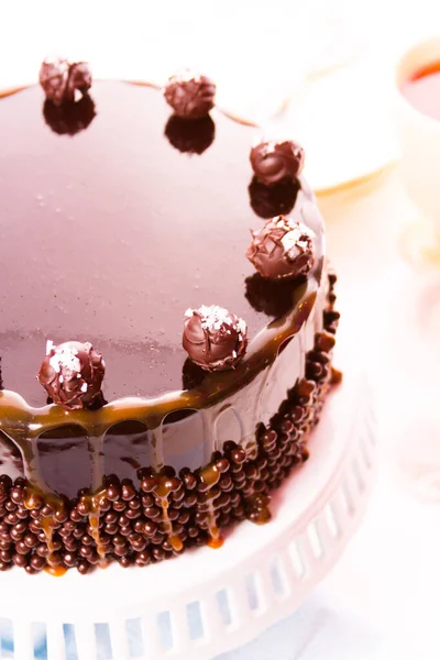 Αλατισμένα Καραμέλα Τρούφας Torte Στρώματα Του Κέικ Σοκολάτας Που Γεμίζουν — Φωτογραφία Αρχείου