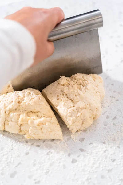 Pasta Pane Rotolamento Con Mattarello Francese Cuocere Naan Dippers — Foto Stock