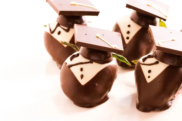 美食巧克力涵盖草莓装饰毕业派对 — 图库照片