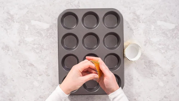 Flat Lay Step Step Lining Cupcake Baking Pan Foil Cupcake — Stock Photo, Image