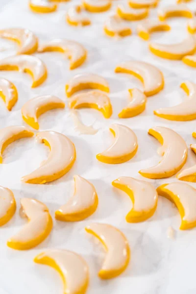 Citron Kile Cookies Med Citron Glasur Dyppe Citronkager Citronglasur - Stock-foto