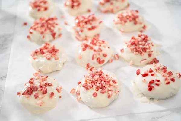 Посипати Шоколадне Печиво Розтоплений Білий Шоколад Приготування Печива Яти Білого — стокове фото