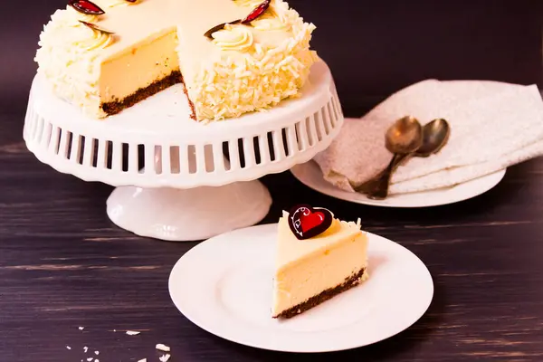 Cheesecake Chocolate Branco Com Crosta Brownie Com Recheio Queijo Creme — Fotografia de Stock
