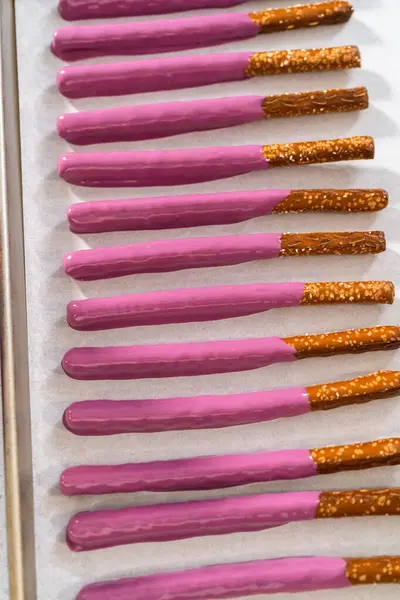 Dipping Pretzel Rods Melted Chocolate Make Halloween Chocolate Covered Pretzel — Stock Photo, Image