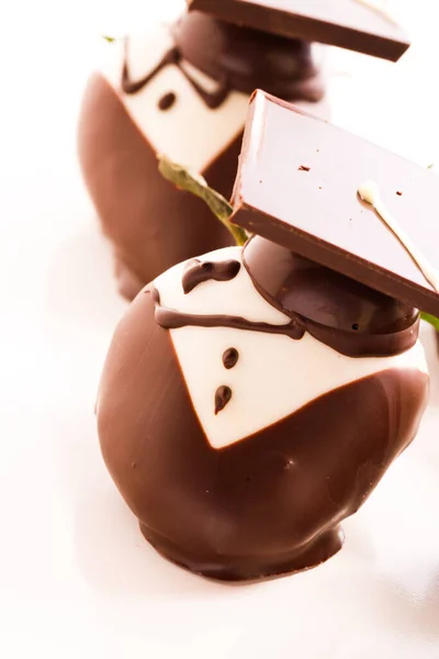 美食巧克力涵盖草莓装饰毕业派对 — 图库照片