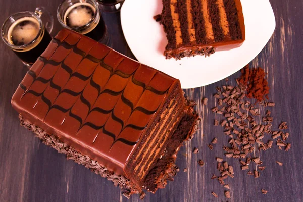 양조장 흑맥주 케이크 스타우트 초콜릿 케이크 레이어로 흑맥주 초콜릿 가득한와 — 스톡 사진