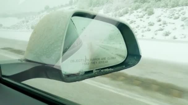 Pov Electric車両は 西コロラド州の冬の嵐の間 70ハイウェイをひどく航行している — ストック動画