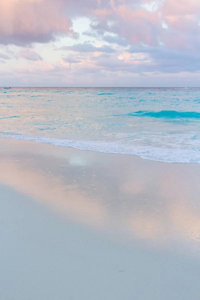 Yere Denizinde Sahilde Günbatımı — Stok fotoğraf