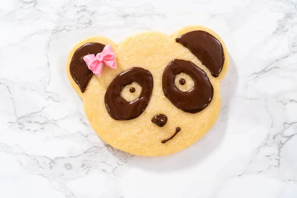Galletas Pan Corto Forma Panda Con Hielo Glaseado Chocolate — Foto de Stock