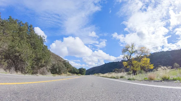 Vehículo Está Navegando Largo Autopista Cuyama Bajo Sol Brillante Paisaje — Foto de Stock