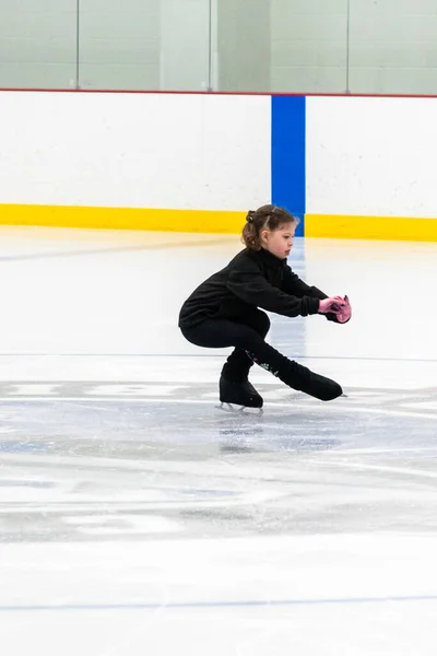 Little Girl Practicing Figure Skating Indoor Ice Rink — Stockfoto