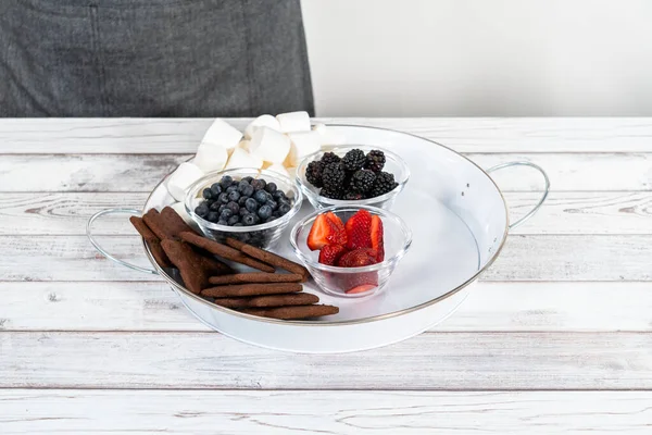 Arranging Fruit Smores Charcuterie Board White Tray — Stock Photo, Image