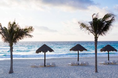 Karayip Denizi sahilde tatil.