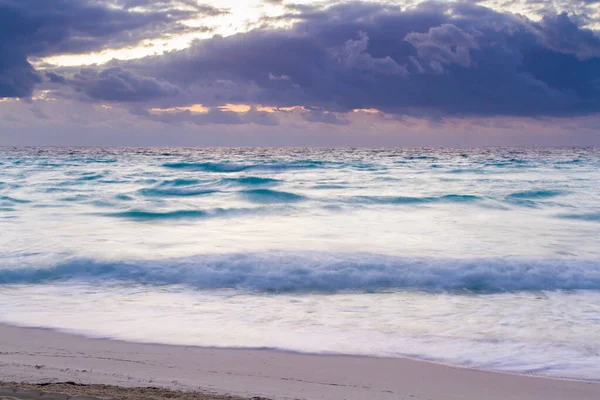 Alba Sulla Spiaggia Sul Mar Dei Caraibi — Foto Stock
