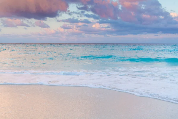 Ηλιοβασίλεμα Πάνω Από Την Παραλία Στην Καραϊβική Θάλασσα — Φωτογραφία Αρχείου