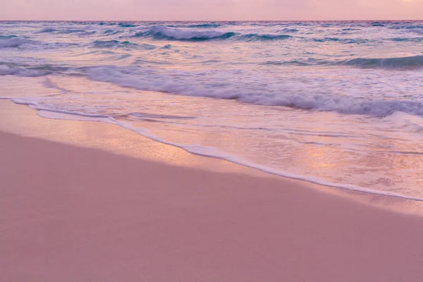 カリブ海のビーチで日の出 — ストック写真