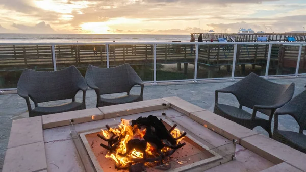 Sun Sets Pismo Beach Outdoor Fireplace Local Hotel Flickers Life — Stock Photo, Image