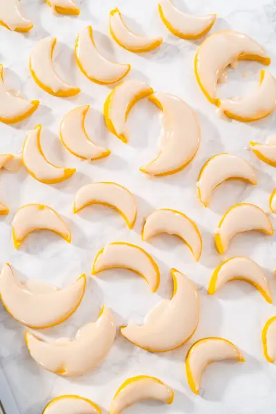 Лимонное Печенье Лимонной Глазурью Окунание Лимонного Печенья Лимонную Глазурь — стоковое фото