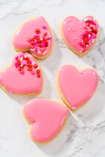 Dekorace Cukroví Tvaru Srdce Růžovou Bílou Královskou Polevou Valentýna — Stock fotografie