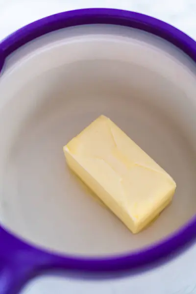 Schmelzstift Aus Ungesalzener Butter Bonbonschmelztiegel — Stockfoto