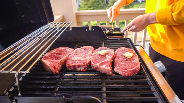 Outdoor Two Burner Gas Grill Put Good Use Sizzling Sound — Stock Photo, Image