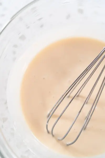Mixing Ingredients Hand Whisk Glass Mixing Bowl Make Vanilla Glaze — Stock Photo, Image