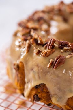 Şekerli balkabağı pastası, jöleli ve fındıklı garnitür..