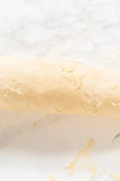 Tarçın Ile Doldurulmuş Ekmek Hamuru Rulo Içine Ceviz Koyup Mayasız — Stok fotoğraf