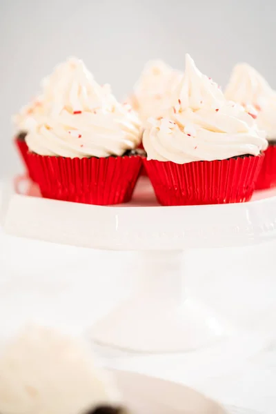 Freshly Baked Chocolate Cupcakes Peppermint Frosting Decorating Crushed Peppermint Candy — Stock Photo, Image