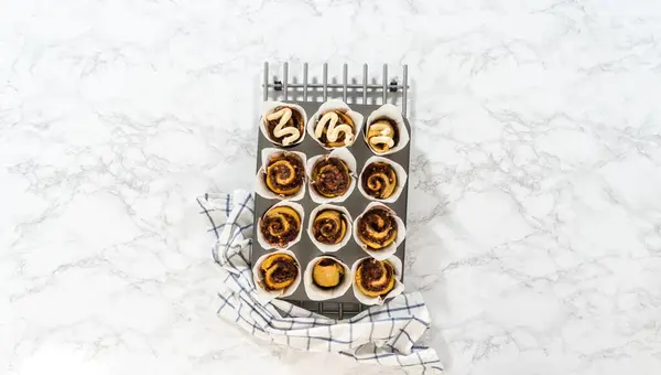 Düz Yatıyordu Kaval Çantasındaki Krem Peynirli Kremayla Mayasız Tarçınsız Çörekleri — Stok fotoğraf