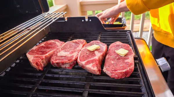 Outdoor Two Burner Gas Grill Put Good Use Sizzling Sound — Stock Photo, Image