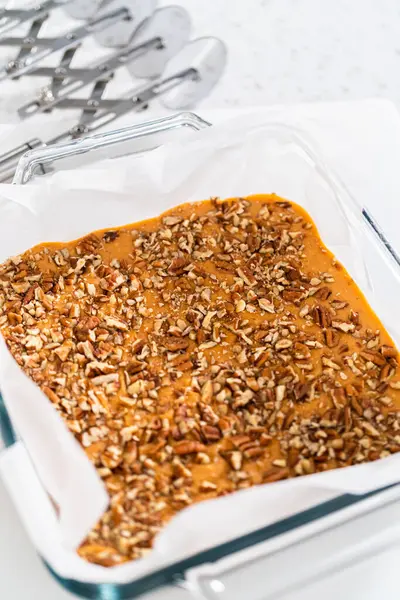 Freshly Made Homemade Pumpkin Spice Fudge Square Glass Baking Pan — Stock Photo, Image