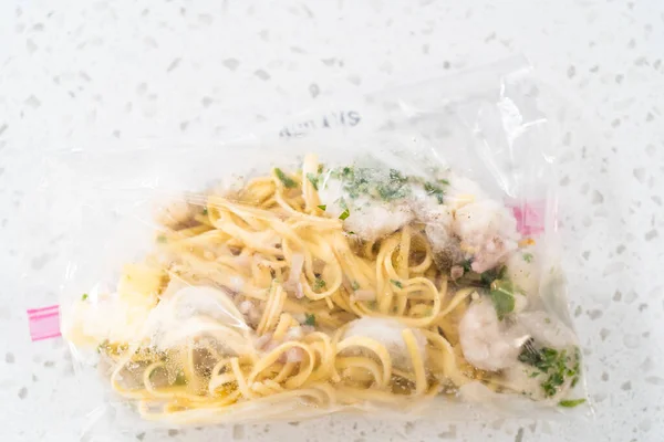 Matlagning Förpackningar Räkor Scampi Med Pasta Plast Tillbaka För Att — Stockfoto