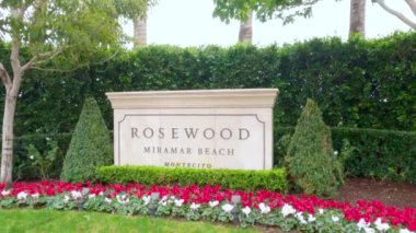 Los Angeles, Kaliforniya, ABD-4 Aralık 2022-POV-Kasvetli bir kış gününde sakin bir yürüyüş, Kaliforniya 'daki Miramar Plajı boyunca uzanan zarif Rosewood Oteli' nde gerçekleşir. Şey...